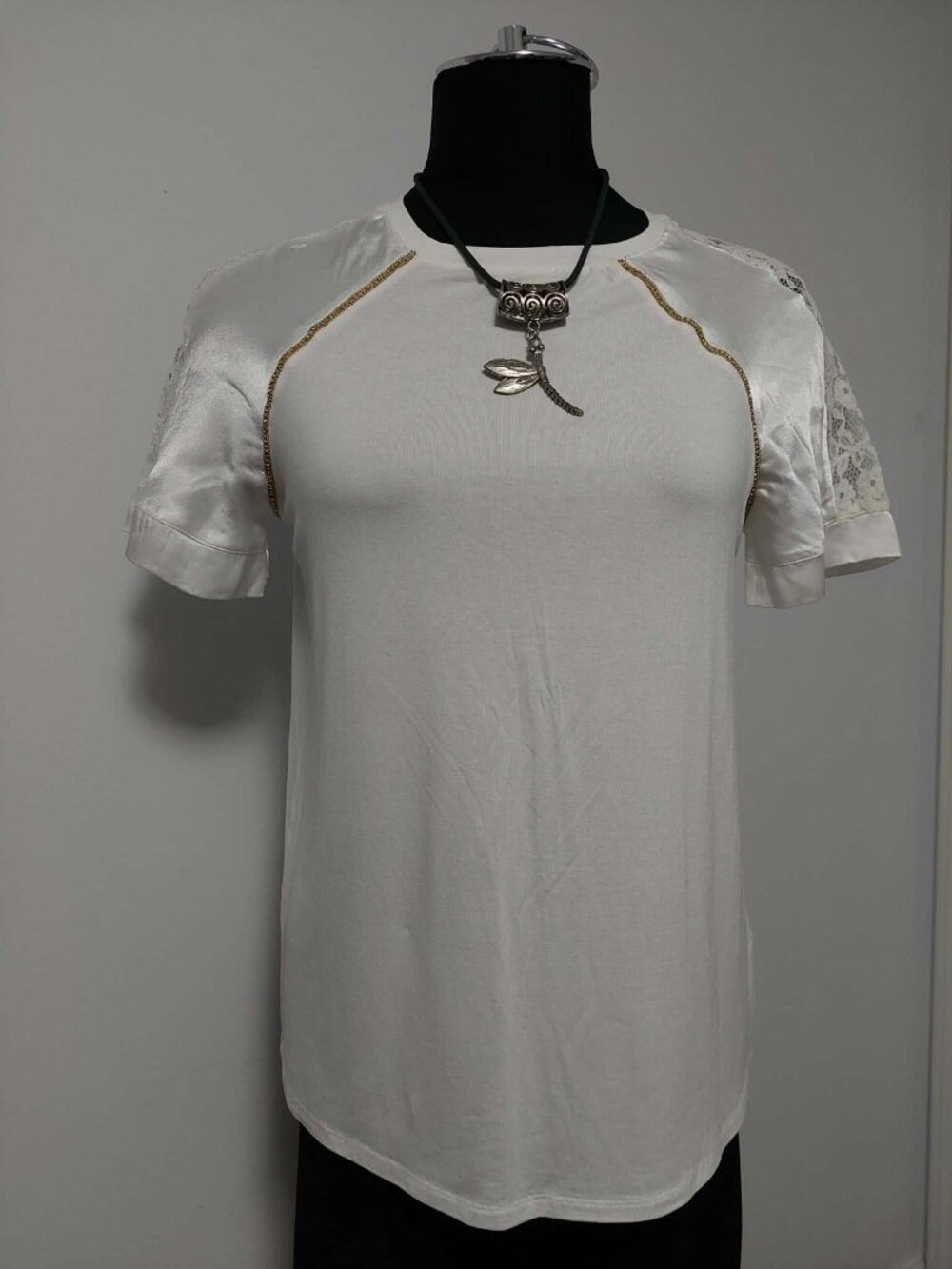 Suzy Shier White Satin & Lace Blouse - Gold Trim - Size Medium NWOT